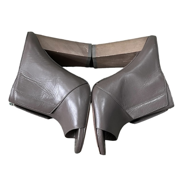 Pour La Victoire Taupe Eva Peep Toe Block Heel Mules Size 7 Women's - Picture 7 of 9